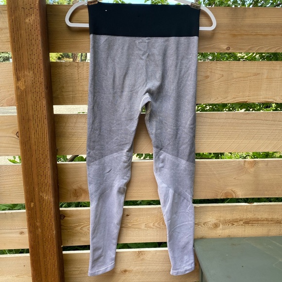 Aerie Seemless Ribbed Gray Leggings - Picture 2 of 4